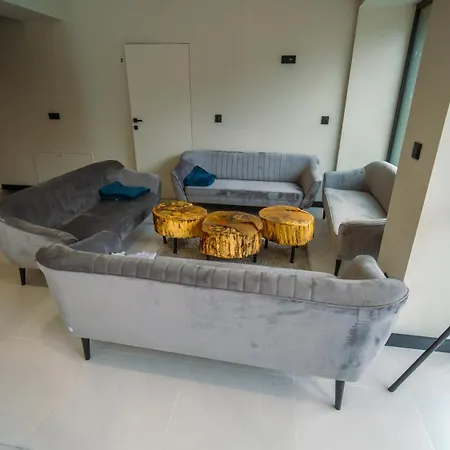 Perla Jezior 므랑고보